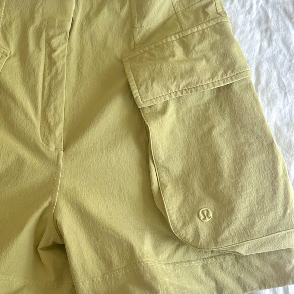 LULULEMON Relaxed-Fit Super-High-Rise Cargo Short ｜ Finch Yellow | Size 2 - Picture 3 of 7